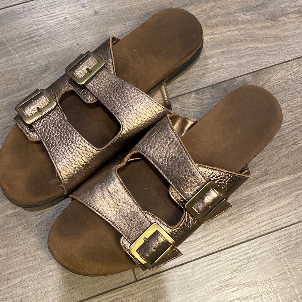 Aerosole sandal size 9 metallic bronze
